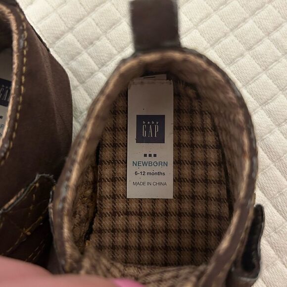 gap infant 6-12 month baby brown boots pull on Velcro close sueded feel EUC - Picture 2 of 5